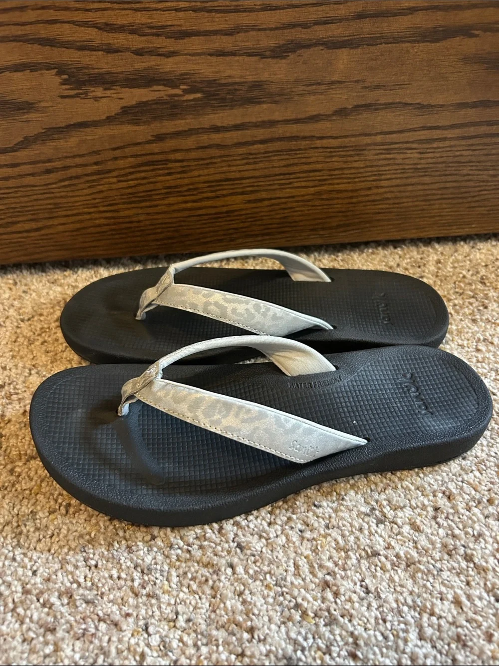 Sanuk Women’s Black Flip Flops with Light Gray Straps